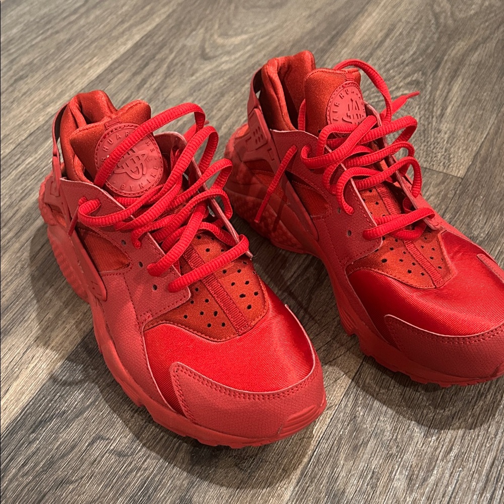 Women’s Nike Huarache Vibrant Red Sneakers, Size 9